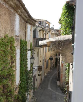 Lourmarin Apartment | LE PASSAGE