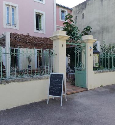 Bollene Bed & Breakfast | Le patio de Fabio