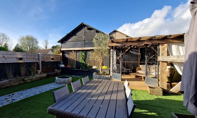 Saint-Philbert-sur-Risle House | Le Pont Joly