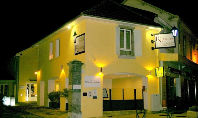 Vic-en-Bigorre Hotel | Le Réverbère - La Cuisinerie - L'Hôtellerie