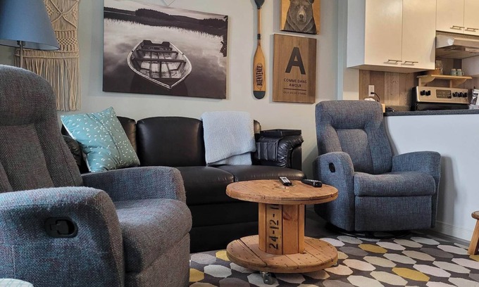 Lac-Saint-Jean-Est Regional County Municipality Apartment | Le Repère du lac Bien Centrer Pour Visiter la Région du Saguenay-lac-st-jean!