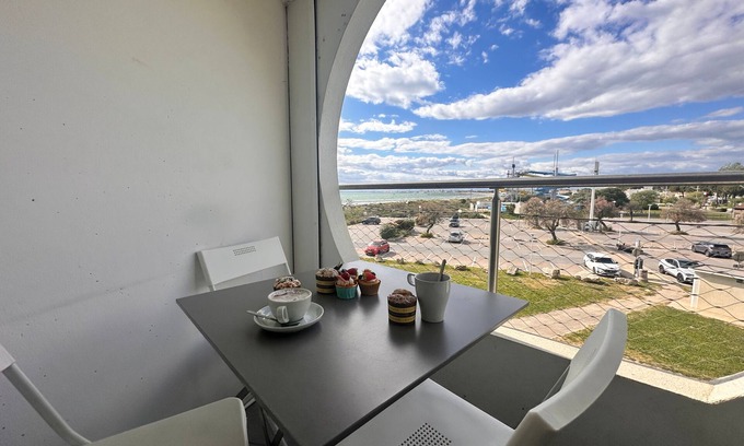 Montpellier Apartment | Le Soleil Couchant Studio Vue Mer