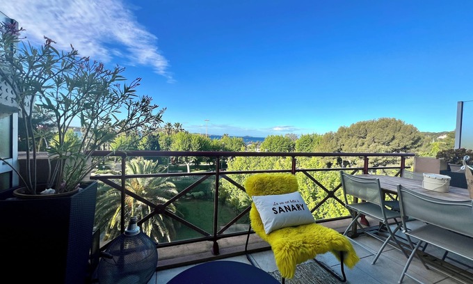 Sanary-sur-Mer Condo | LE VICTORIA SANARY CENTER TOP FLOOR SEA VIEW SPACIOUS ELEGANT APARTMENT