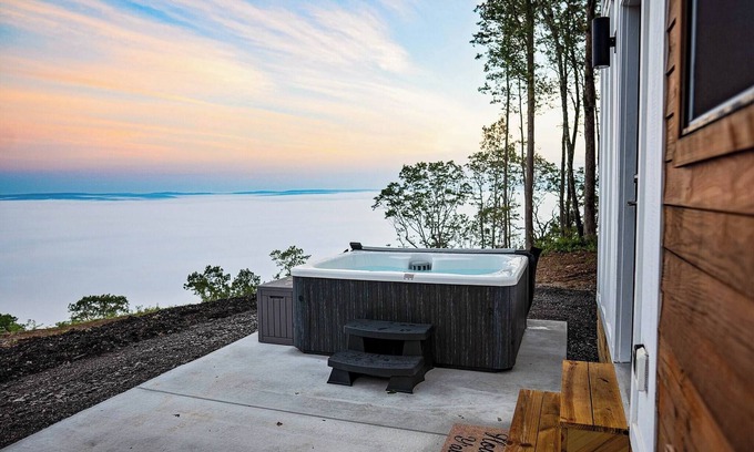 Lupton City House | Leda at Mountain's Ledge