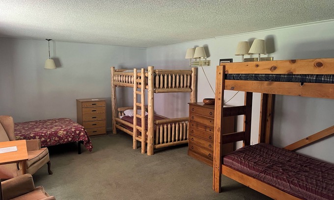 Wilmington Hotel | Ledgerock at Whiteface -Family Bunk Beds Room