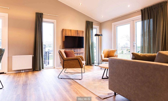 Cromvoirt Ski Chalet | ✓ Leijhoeve at Résidence de Leuvert ✓ Holiday home for 6 persons ✓ Located near Den Bosch (Noord-Brabant) ✓ Near De IJzeren Man ✓ Book directly through the park