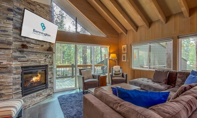 Overlook Park House | LEIS06 - Great for Families, Hot Tub, Ping Pong, Bunk Rooms