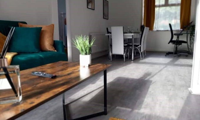 Hatfield House | Lemsford -contractors Relocators Longstay Discount