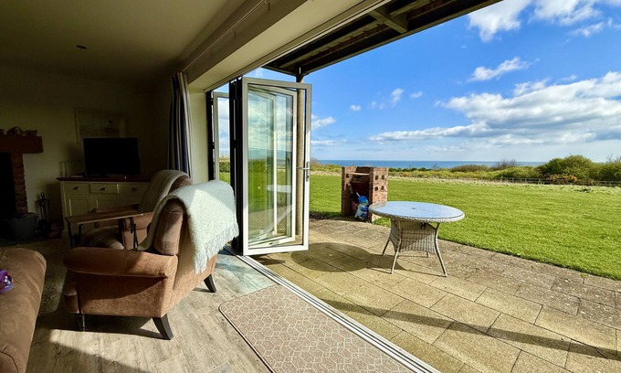 Filey Cottage | Len's Sandy Collection - 3 Cottages that sleeps 16 guests in 8 bedrooms