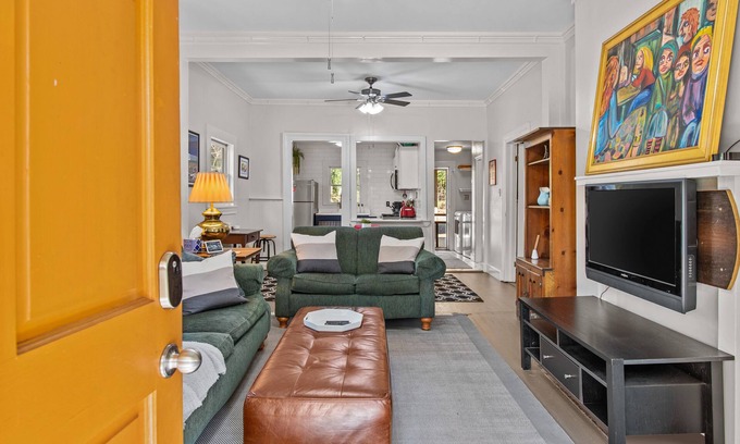 Athens House | Lenoir Cottage w/covered patio and fire pit!