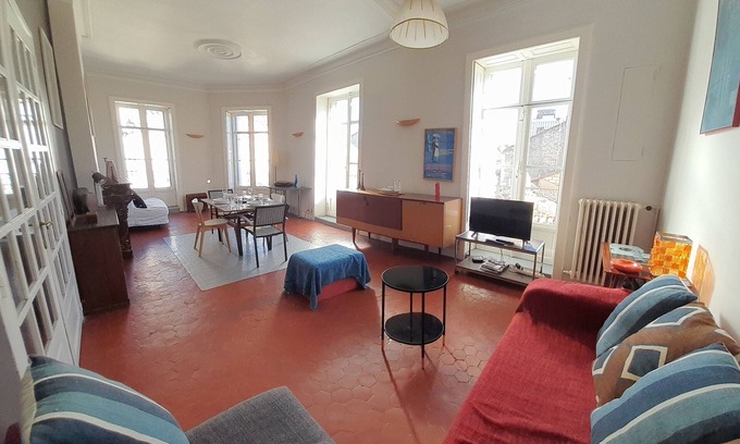 Comedie Apartment | Les 7 balcons, Comédie Corum Gare, Parking Spacious Bright Haussmannien