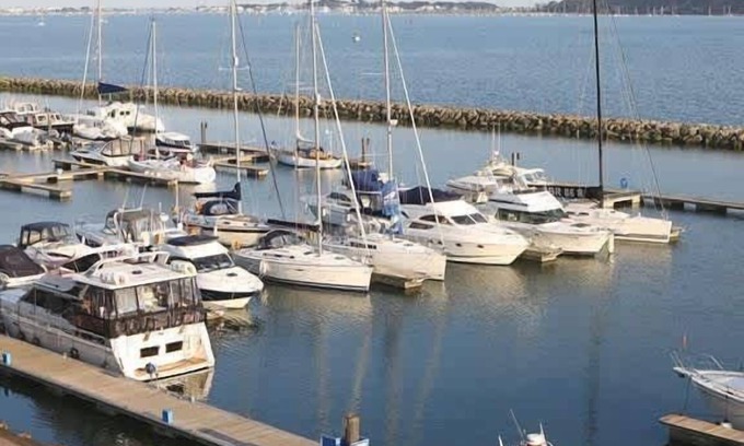 Poole Apartment | Les Bateaux - Views of Poole Quay from Balcony