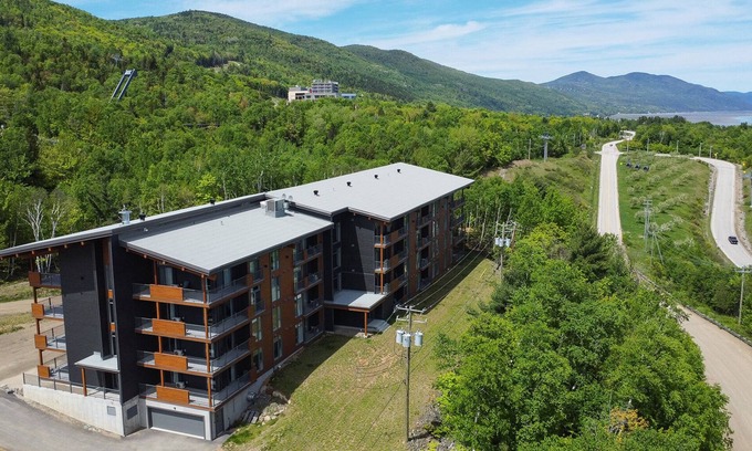 Petite-Riviere-Saint-Francois Ski Chalet | Les Caches de la Grande Pointe