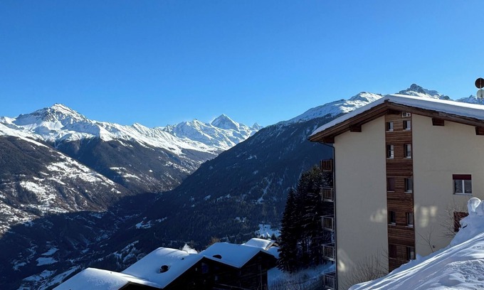 Vex Apartment | Les Collons 1800m - 4 Valleys - 3 Bed Luxury Ski Apt + Jacuzzi + WIFI, lift 50m