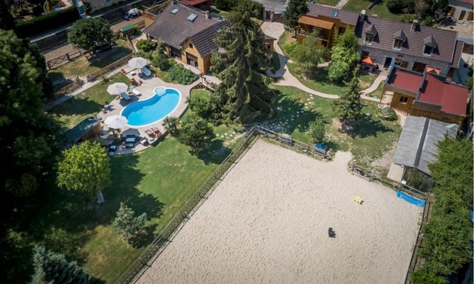 Saint-Ouen-en-Brie Bed & Breakfast | Les Crinieres En Brie