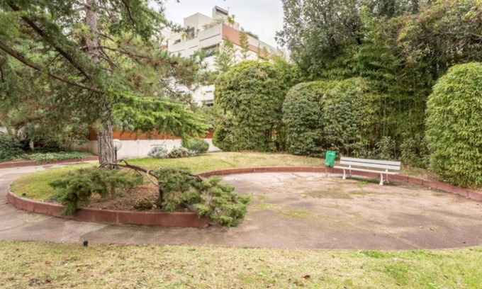 Le Rouet Apartment | Les jardins du Paradis