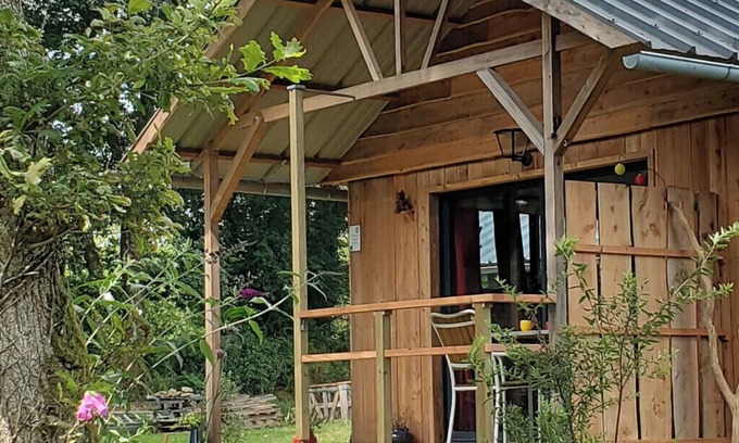 Rostrenen Ski Chalet | Les Kabanes en Kreiz Breizh, Chat qui pêche, large comfortable chalet, all seasons