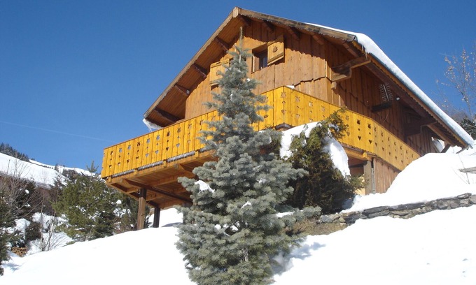 Auris Ski Chalet | "Les Marmottes de l'Alpe", Charming family chalet (3 *) with panoramic view
