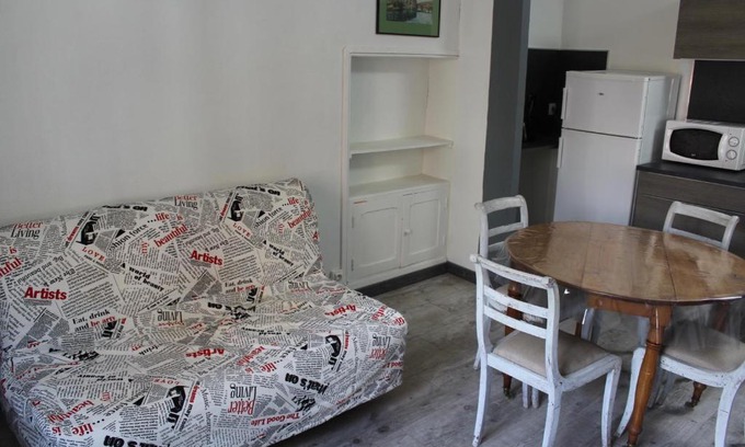 Gare-Jouvenet Apartment | LES OISEAUX (L'HIRONDELLE)