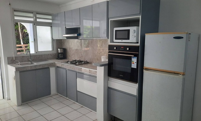 Sainte-Rose Apartment | Les roses de porcelaines