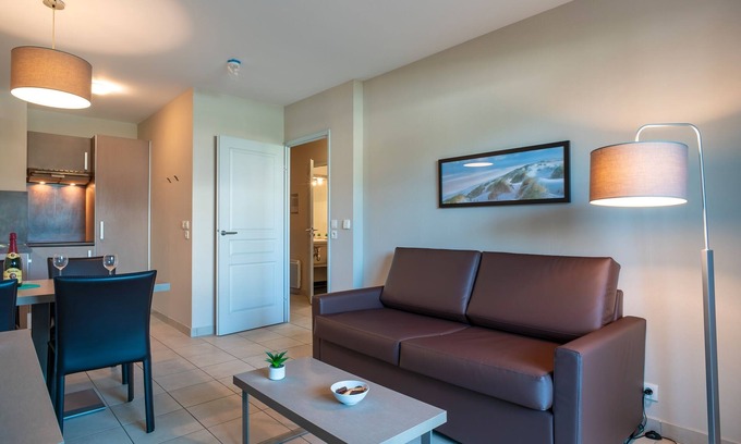 Concarneau Apartment | Les Thermes 406 - Appt avec piscine partagée