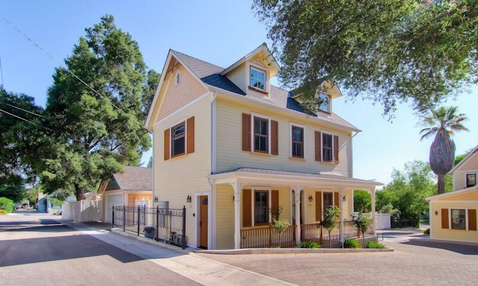 Paso Robles Apartment | Lewis Loft-Just Steps to Downtown Paso Robles! Updated to Two Bedroom Suites!