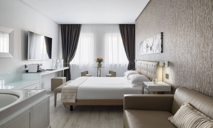 Fuorigrotta Hotel | LHP Napoli Palace & spa