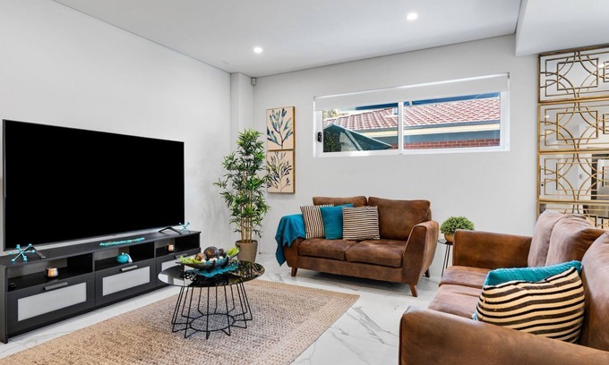 Lidcombe House | Lidcombe Luxe on Eric Spacious Stay mins to Olympic Park