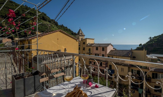 Manarola Apartment | Liersena Sea View Mini Villa with AC