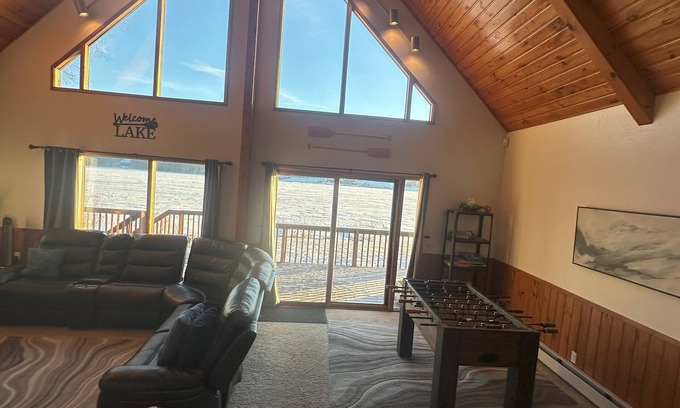 Meadow Lakes House | Life is Great on the Lake!