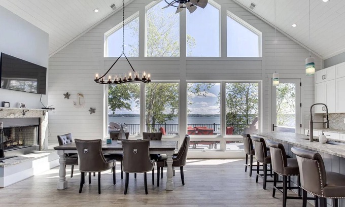 St. Leonard House | Life on the River! Luxury estate with jacuzzi and private pier!