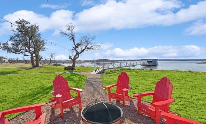 Graford House | Life's A Hoot | Dock and Hot Tub! Close to Rocker B.