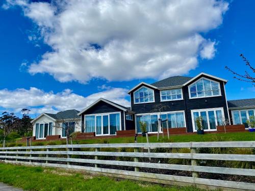 Dairy Flat House | Lifestyle Guesthouse