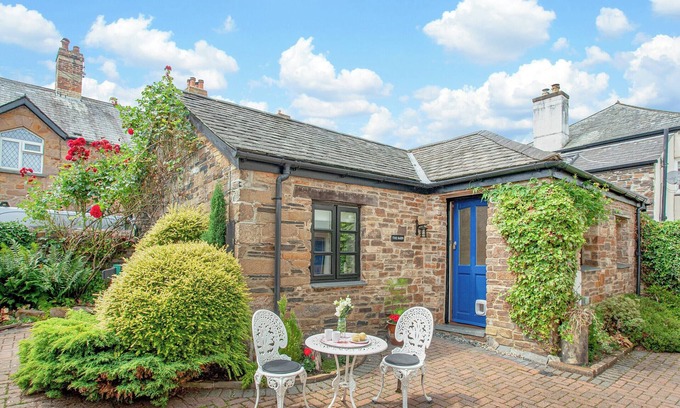 Lifton Cottage | Lifton Hall - The Barn