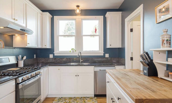 King House | Light filled 3-bedroom Victorian in Portland with fenced yard