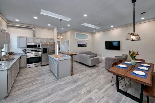 Roanoke Apartment | Light-filled adventure loft