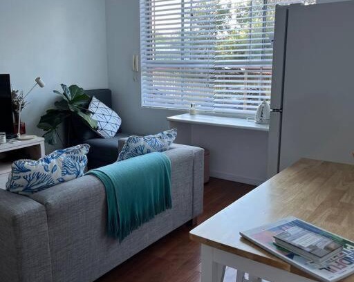 Dee Why Apartment | Light filled apartment near transport and beach