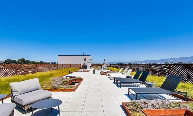 Clawson Apartment | Light-Filled Open One-Bedroom in West Oakland