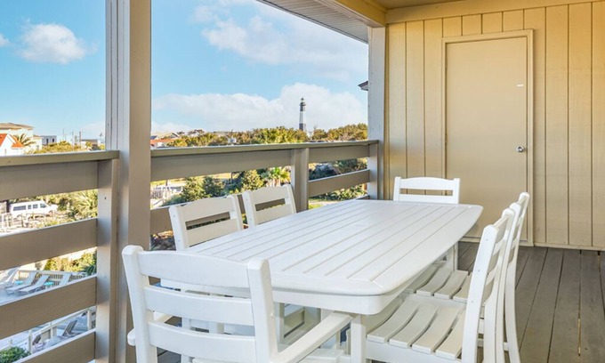 Tybee Island Condo | Lighthouse Point 6C | Pool Views, Beach Access!