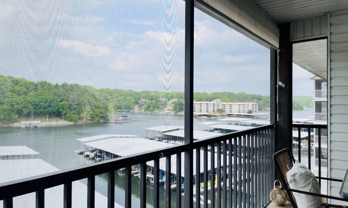 Lakeland Condo | Lighthouse Retreat | 2Bed, 2 Bath | Quiet Cove | Boat Slip & Pool Access