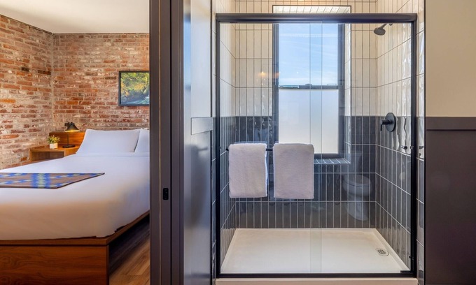 Hood River Hotel | Lightwell Hotel & Spa