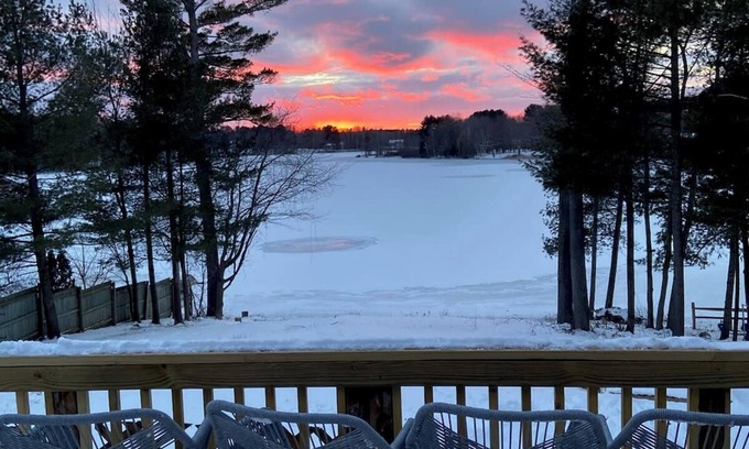 Traverse City House | Lil Lakeshore Cabin, Close to Downtown TC