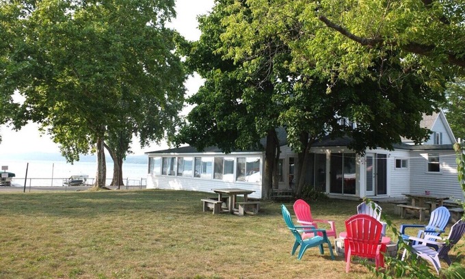 Beulah Cottage | Lil's on the Lake - Vintage Cottage On Crystal Lake, Dog-Friendly, and Short Walk to Downtown Beulah!