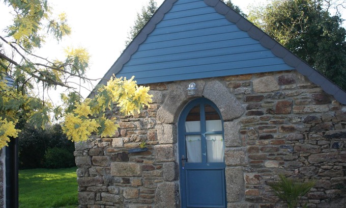 Callac House | Lilly, adorable little stone house for 3 people.