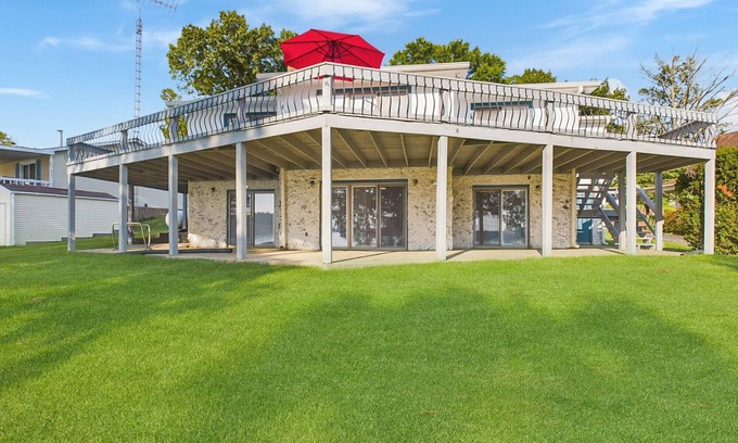 Cadiz House | Lily Pad-3 bedroom, two bath house, charming Cadiz, KY, on Lake Barkley.