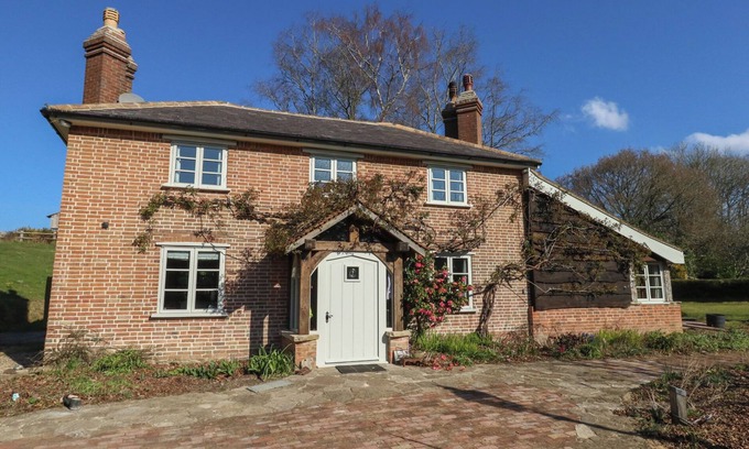 Poole Cottage | LIMBERLOST COTTAGE, character holiday cottage in Hamworthy