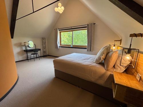 Bulmer House | Lime Tree House - Sleeps 12 - Hot Tub