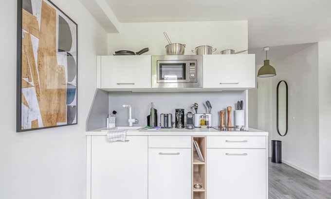 Munchen District Apartment | limehome Garching Bürgermeister-Amon-Str. |Suite M