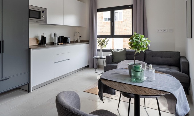 Bami Apartment | limehome Sevilla Torcuato L. d. Tena | Studio