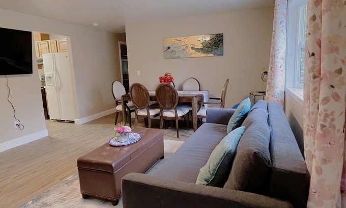 North Bend House | Limited Time 20% Off/Outlets/mountain/lake/biking